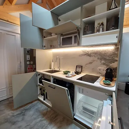 Boutique With Terrace & Historic Views